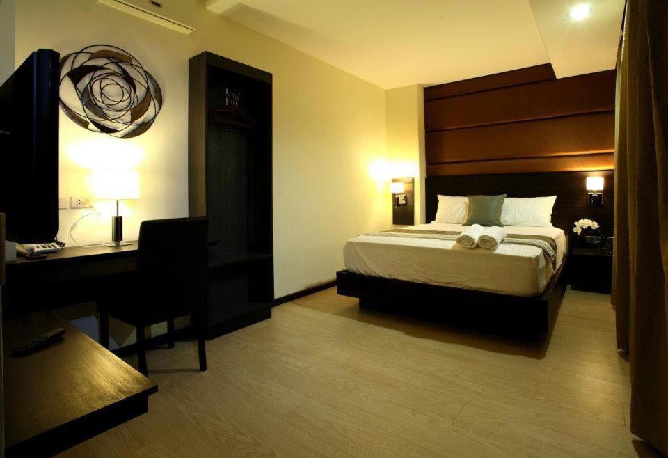 Makati Boutique Hotel Near Naia Airport Terminal 3 Edsa Pasay Cbd Makati City ภายนอก รูปภาพ