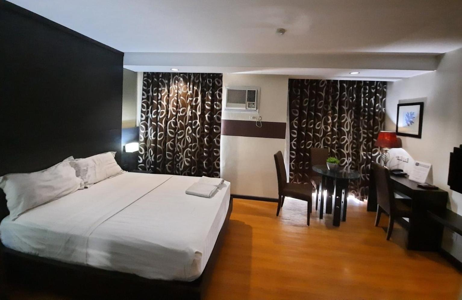 Makati Boutique Hotel Near Naia Airport Terminal 3 Edsa Pasay Cbd Makati City ภายนอก รูปภาพ