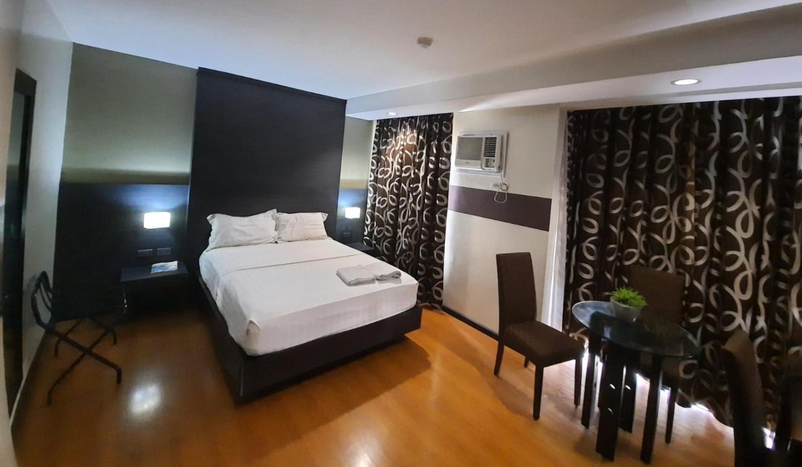 Makati Boutique Hotel Near Naia Airport Terminal 3 Edsa Pasay Cbd Makati City ภายนอก รูปภาพ