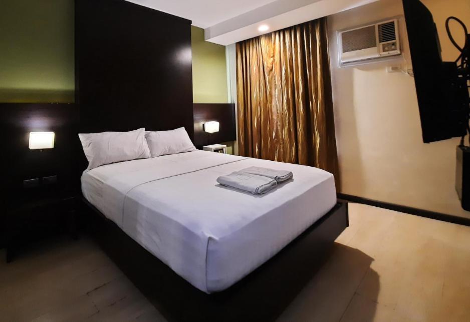 Makati Boutique Hotel Near Naia Airport Terminal 3 Edsa Pasay Cbd Makati City ภายนอก รูปภาพ