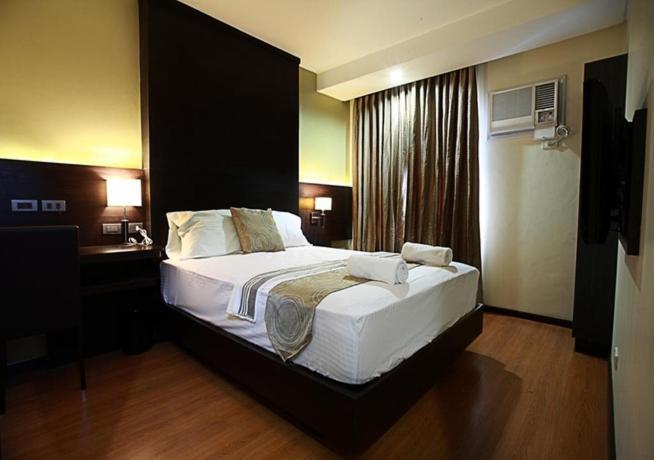 Makati Boutique Hotel Near Naia Airport Terminal 3 Edsa Pasay Cbd Makati City ภายนอก รูปภาพ