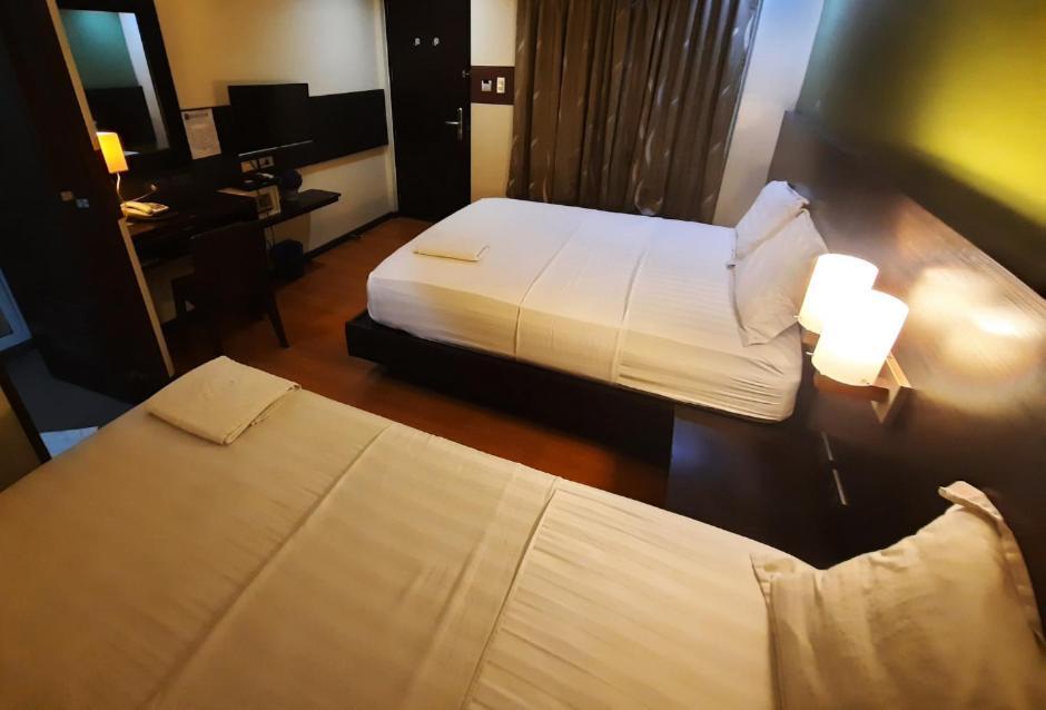 Makati Boutique Hotel Near Naia Airport Terminal 3 Edsa Pasay Cbd Makati City ภายนอก รูปภาพ
