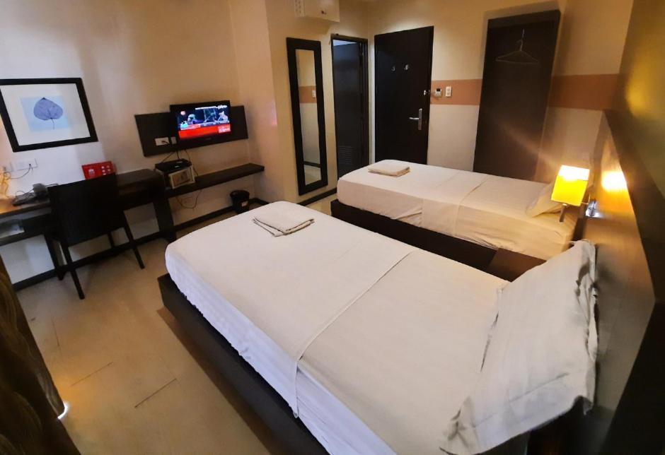 Makati Boutique Hotel Near Naia Airport Terminal 3 Edsa Pasay Cbd Makati City ภายนอก รูปภาพ