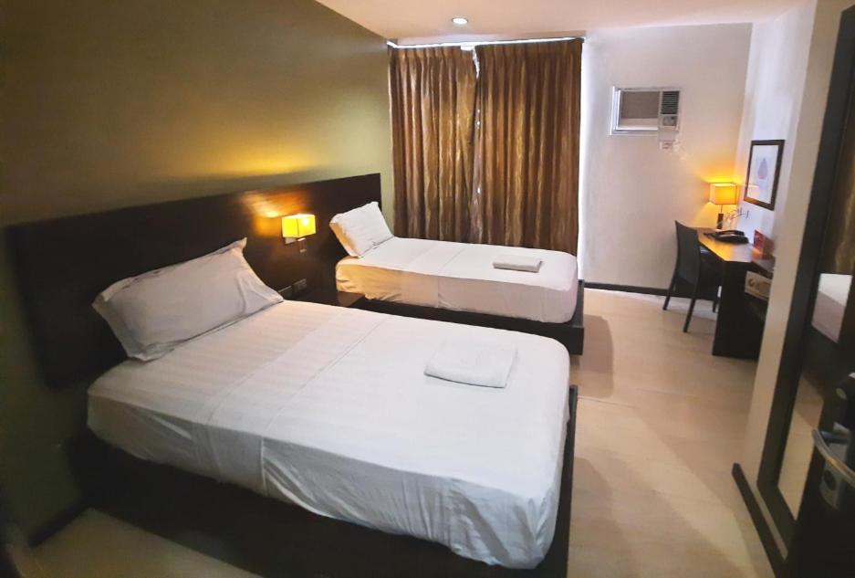 Makati Boutique Hotel Near Naia Airport Terminal 3 Edsa Pasay Cbd Makati City ภายนอก รูปภาพ