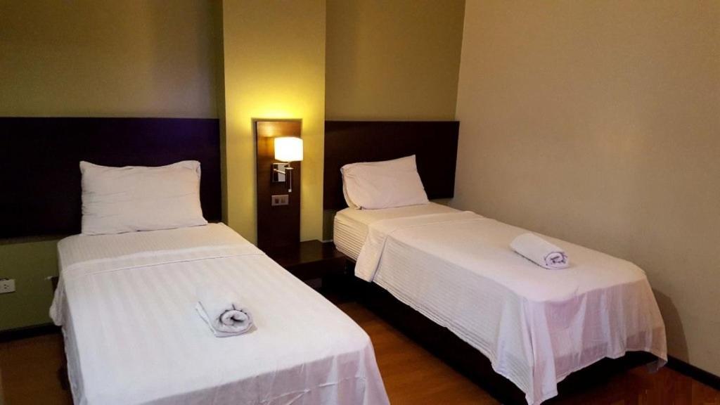 Makati Boutique Hotel Near Naia Airport Terminal 3 Edsa Pasay Cbd Makati City ภายนอก รูปภาพ