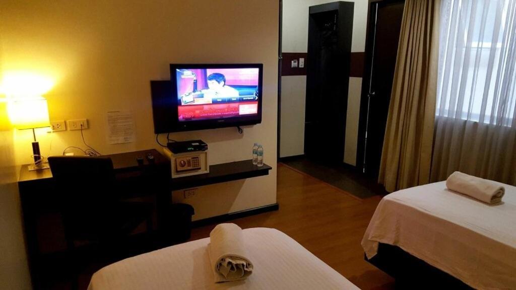 Makati Boutique Hotel Near Naia Airport Terminal 3 Edsa Pasay Cbd Makati City ภายนอก รูปภาพ